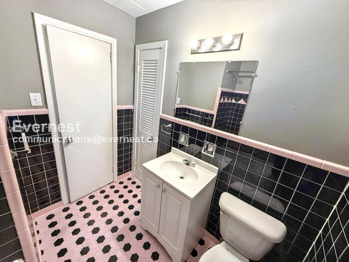 Building Photo - 937 Hickory Dr