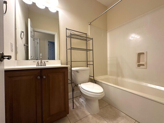 Building Photo - 413 Nathey Ave