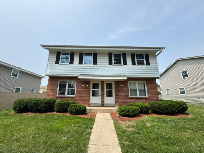 Primary Photo - Your new Townhouse Awaits! 3 Bed / 1.5 Bat...