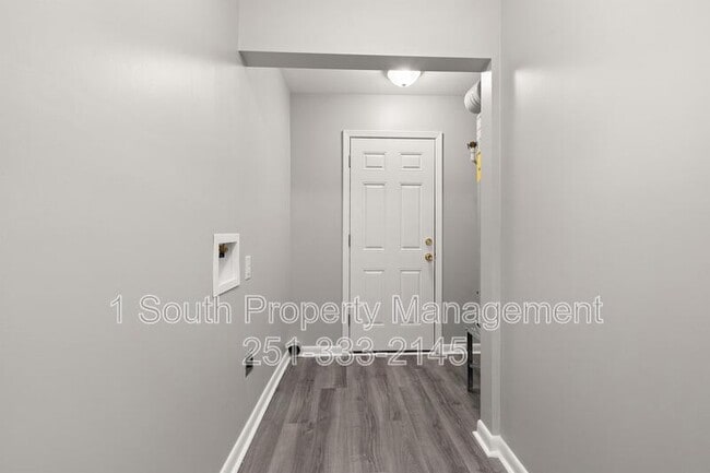 Building Photo - 1725 Harbor Dr E