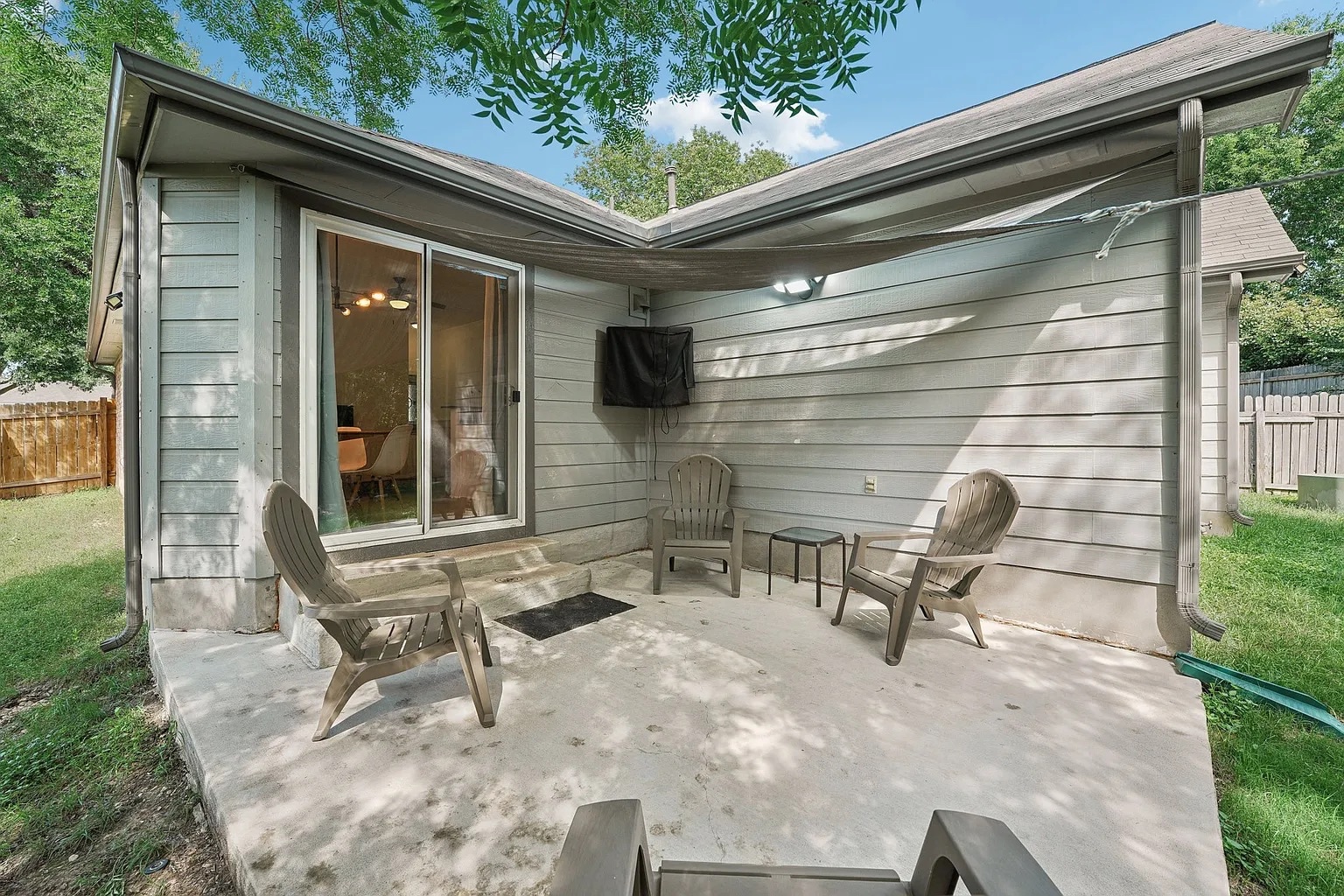 Building Photo - Room in House on Rosewood Ct