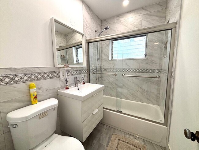 Building Photo - 151 NW 165th St