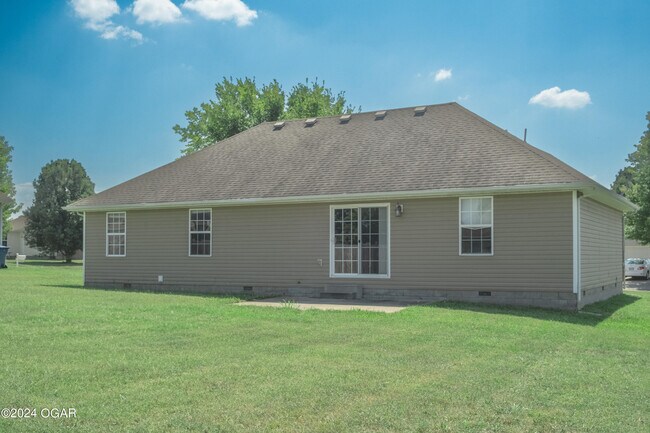 Building Photo - 715 Derek Ct
