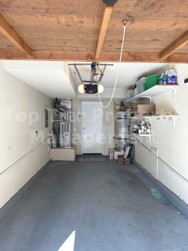 Building Photo - **Beautiful, Fully-Furnished 2 bed / 2.5 b...