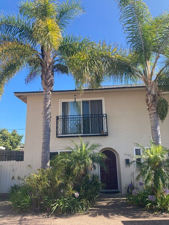 Building Photo - Beautiful Hidden Valley 3 Bedroom, 2.5 Bat...
