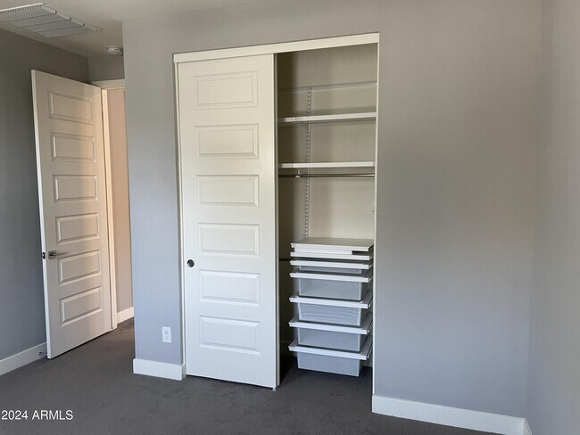 Building Photo - 4624 E Vista Bonita Dr