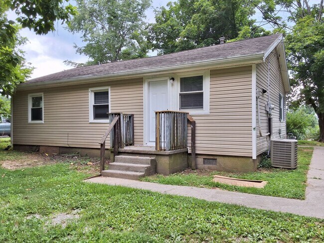 Building Photo - 1523 Hill St