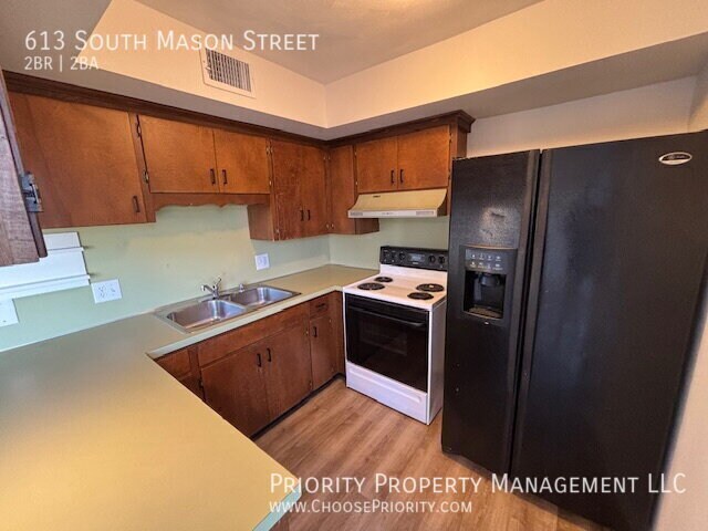 Building Photo - 613 S Mason St