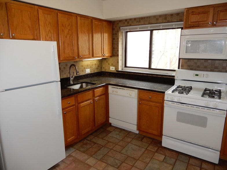 Granite Counters - 1526 N Harlem Ave