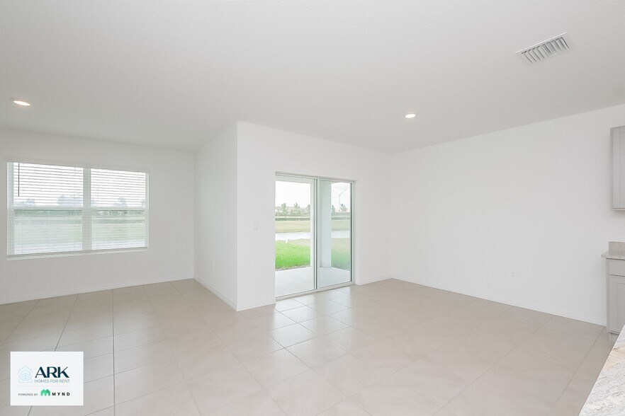 Building Photo - 17305 Reserva Dr