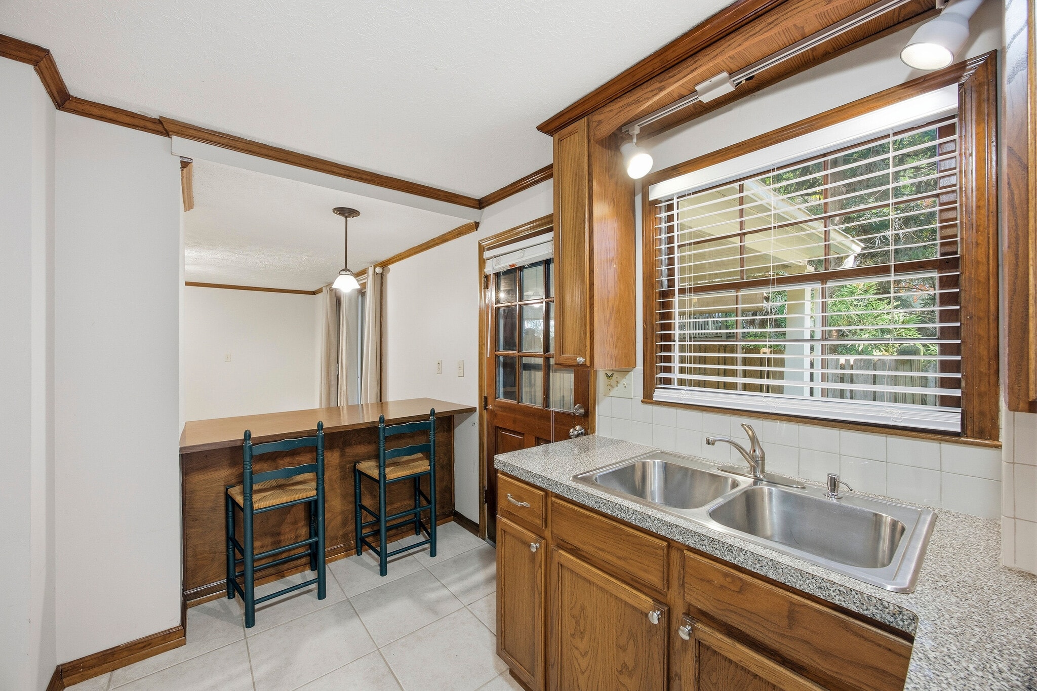 Building Photo - 943 Ferncliff Rd NE