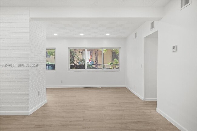 Building Photo - 1701 NW 19th Ave