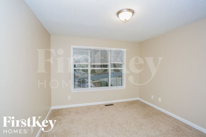 Building Photo - 6425 Skyline Dr