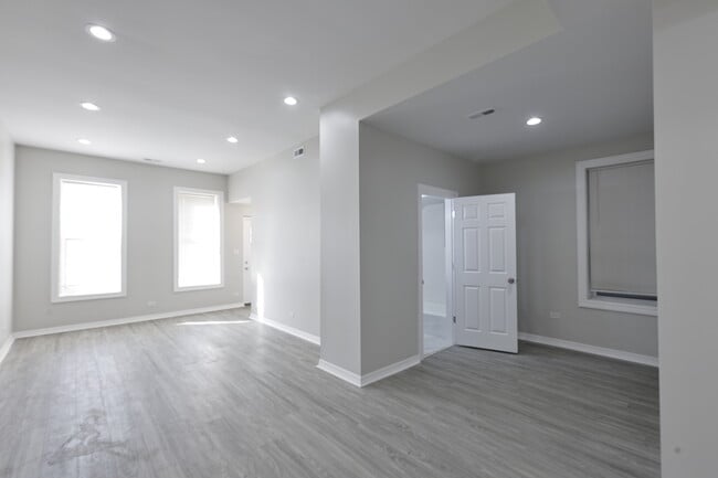 Building Photo - 3621 S Winchester Ave