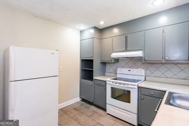 Building Photo - 491 Oak Dr SE