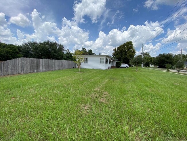 Building Photo - 1044 N Bumby Ave