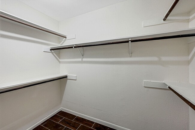 Building Photo - 2326 Turtle Creek Dr