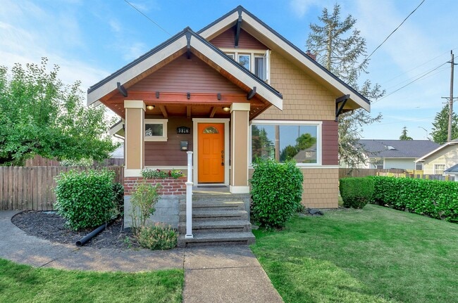 Primary Photo - North End Tacoma Three Bed Craftsman