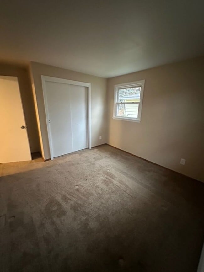 Building Photo - Three Bedroom Home For Rent on Joanne Drive in Greece (Rochester)