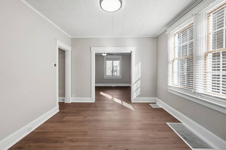 Building Photo - 2905 Robertson Ave