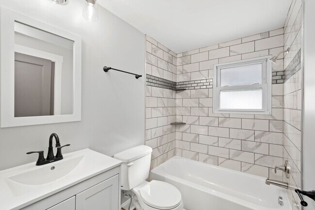 Building Photo - Stunning 4 bedroom home in Castle Shannon available September 1!