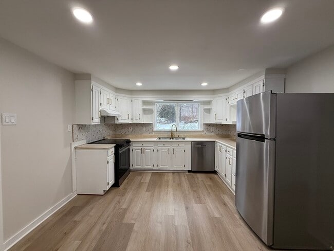 Building Photo - 92 Fairview Ave