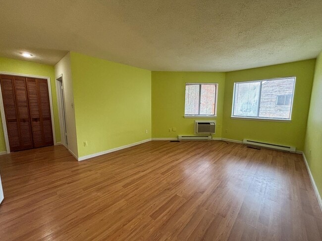 Building Photo - 12 Edelweiss Dr