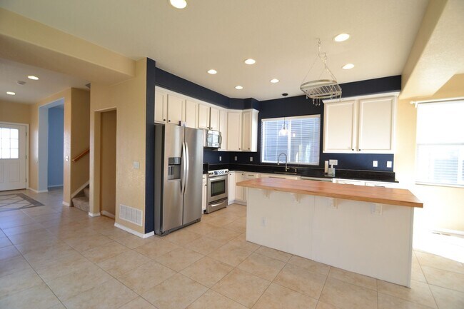 Building Photo - Beautiful 4 Bedroom Home Available Now!