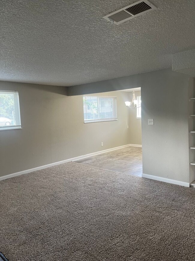 Building Photo - 3 Bedroom 2 Bathroom Condo in Lakewood
