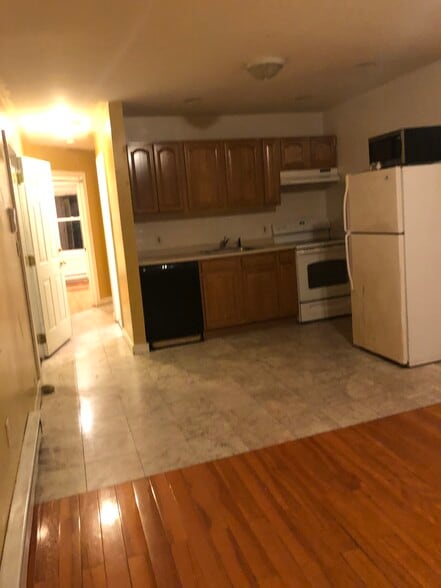 Building Photo - 104 Hammond St