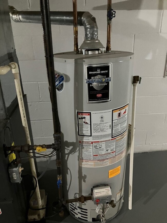 Building Photo - Comfortable, All-New Liverpool TownHome