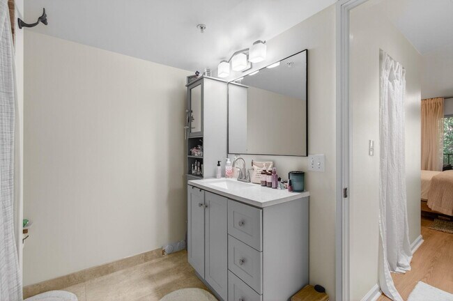 Building Photo - 1100 Scotia Dr