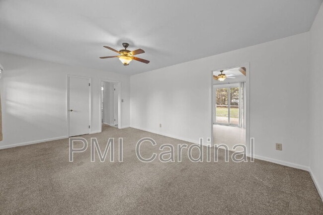 Building Photo - 2616 Redbud Dr