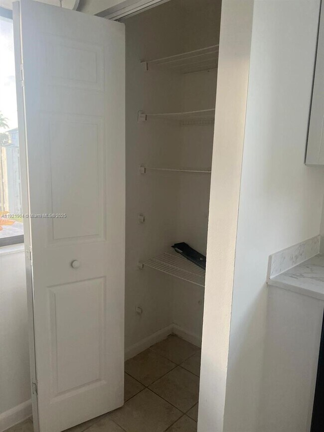 Building Photo - 6408 Dockside Cir