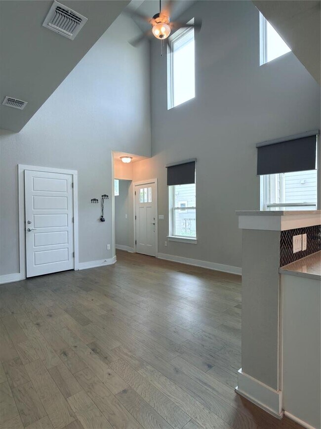 Building Photo - 11216 Gadsen Ln