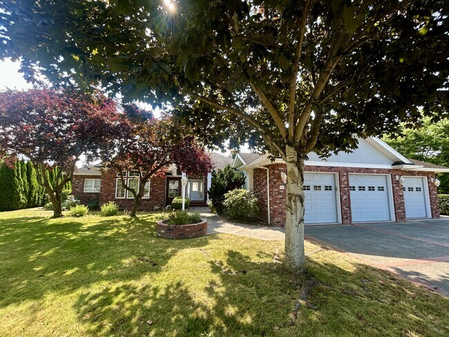 Primary Photo - 560 E Maberry Dr