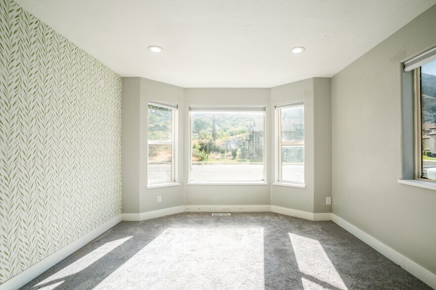 Guest bedroom - 694 S Slate Canyon Dr