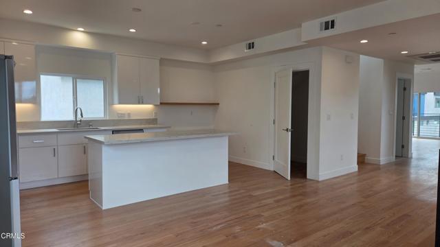 Building Photo - 915 N Ridgewood Pl