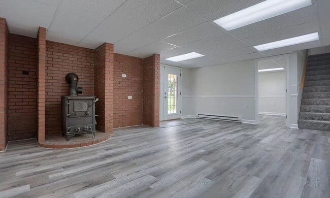 Building Photo - 1140 Loop Dr