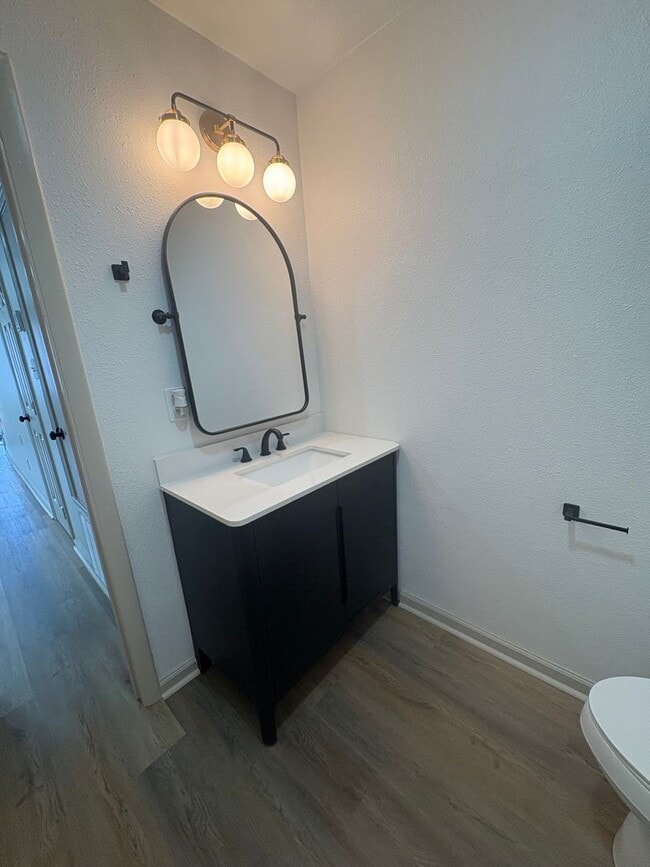 Building Photo - WaveHaus