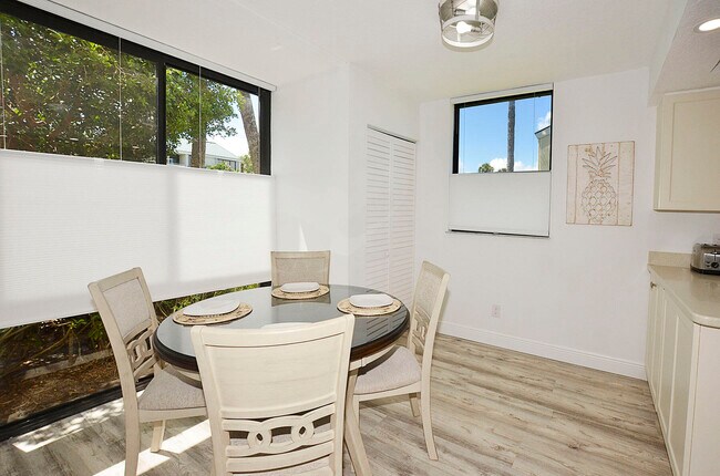 Building Photo - 1820 Tarpon Ln