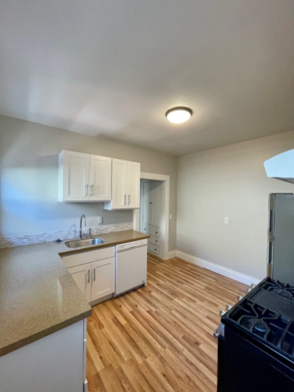 Building Photo - 210 Frisbie St