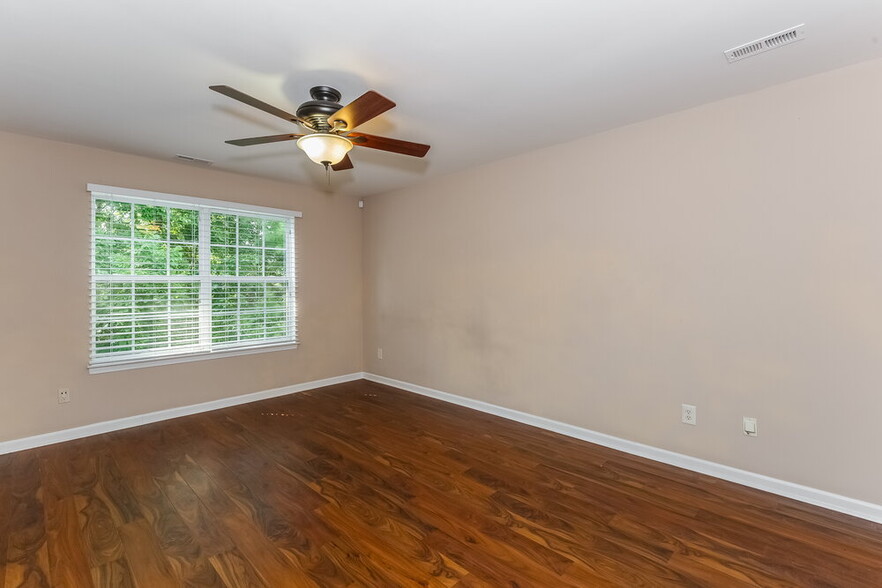 Building Photo - 15738 De Havilland Dr