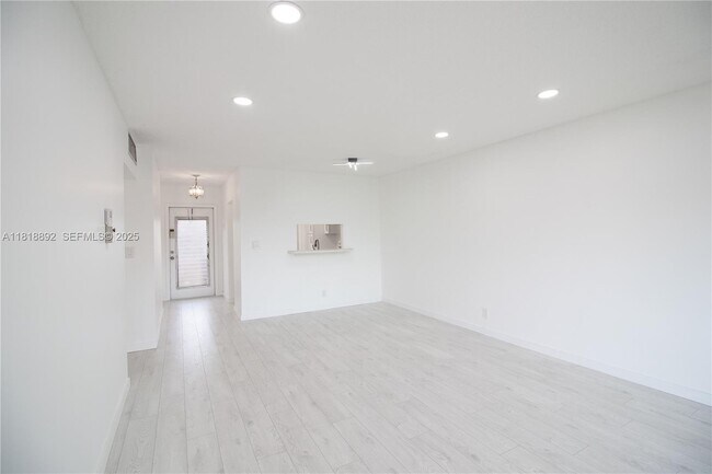 Building Photo - 5031 W Oakland Park Blvd