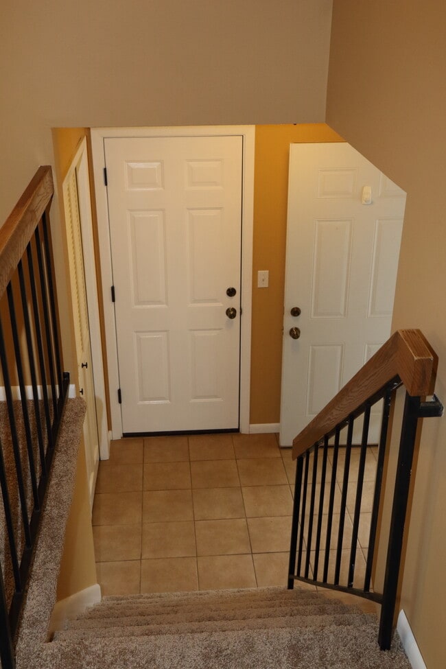 Entryway - 7096 Stratford Rd