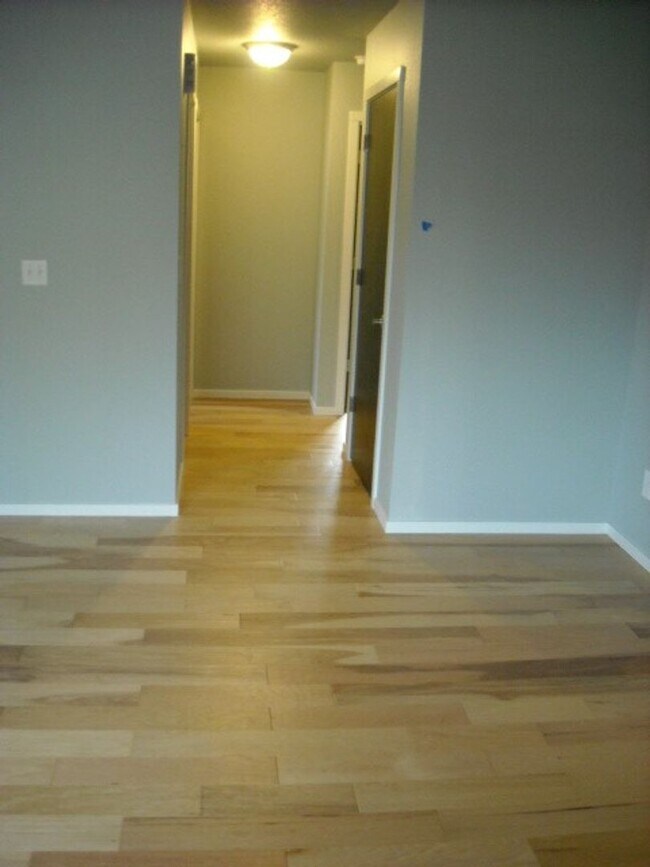 Building Photo - Charming SE Bungalow 3 Bed 2 Bathroom with Washer & Dryer