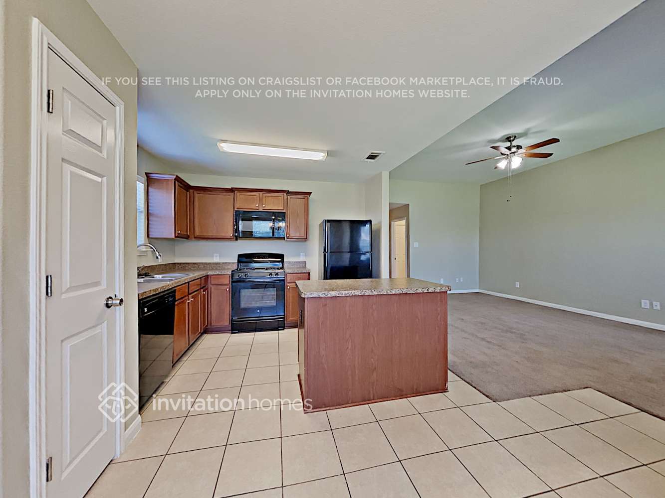 Building Photo - 741 Lazy Crest Dr