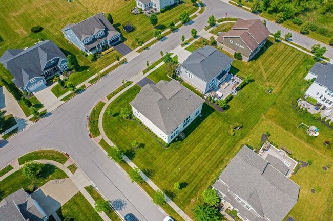 Building Photo - 10339 Ivy Chase