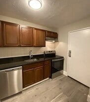 Building Photo - 76 Harvard St