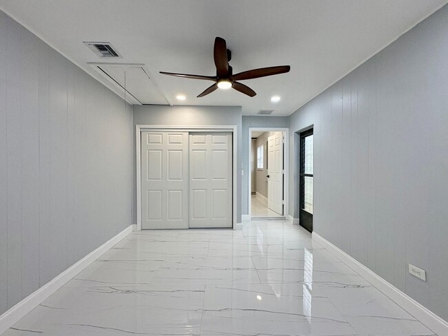 Building Photo - 1733 Sunset Ave